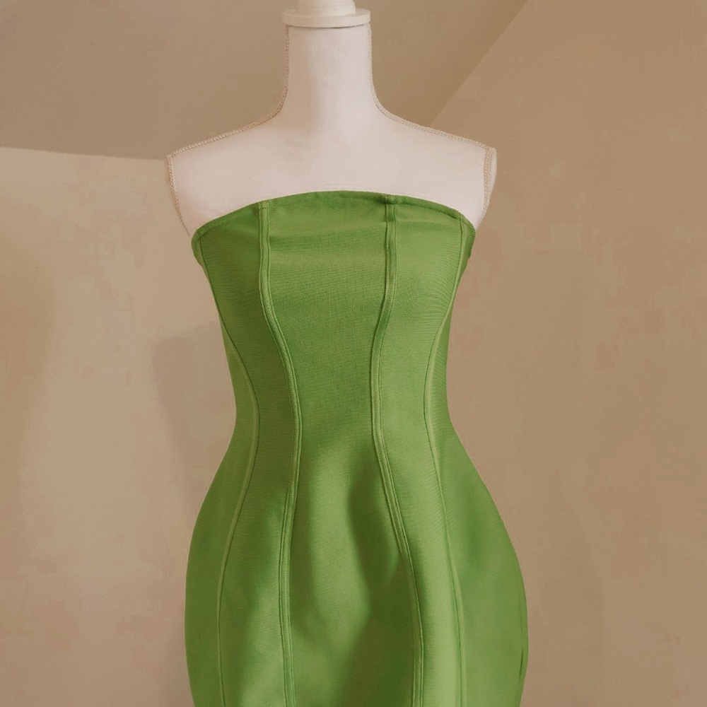 Elliatt Green Strapless Bodycon Cocktail Dress